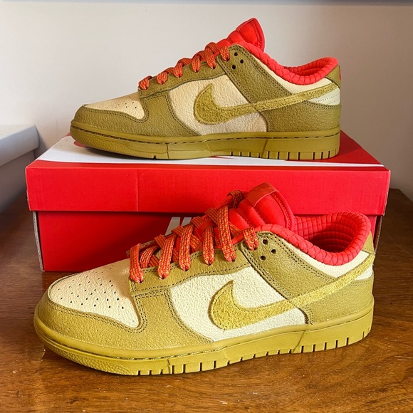 NIKE Women’s Dunk Low Sesame - Picture 1 of 11